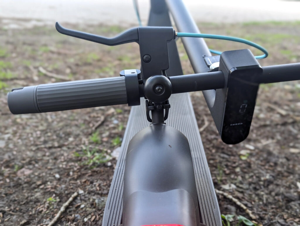 Blick von vorne auf den Scooter im eingeklapptem Zustand (Foto: Testsieger.de)