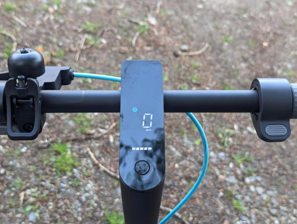 Blick von oben auf die Lenkstange sowie das Display des X5 (Foto: Testsieger.de)