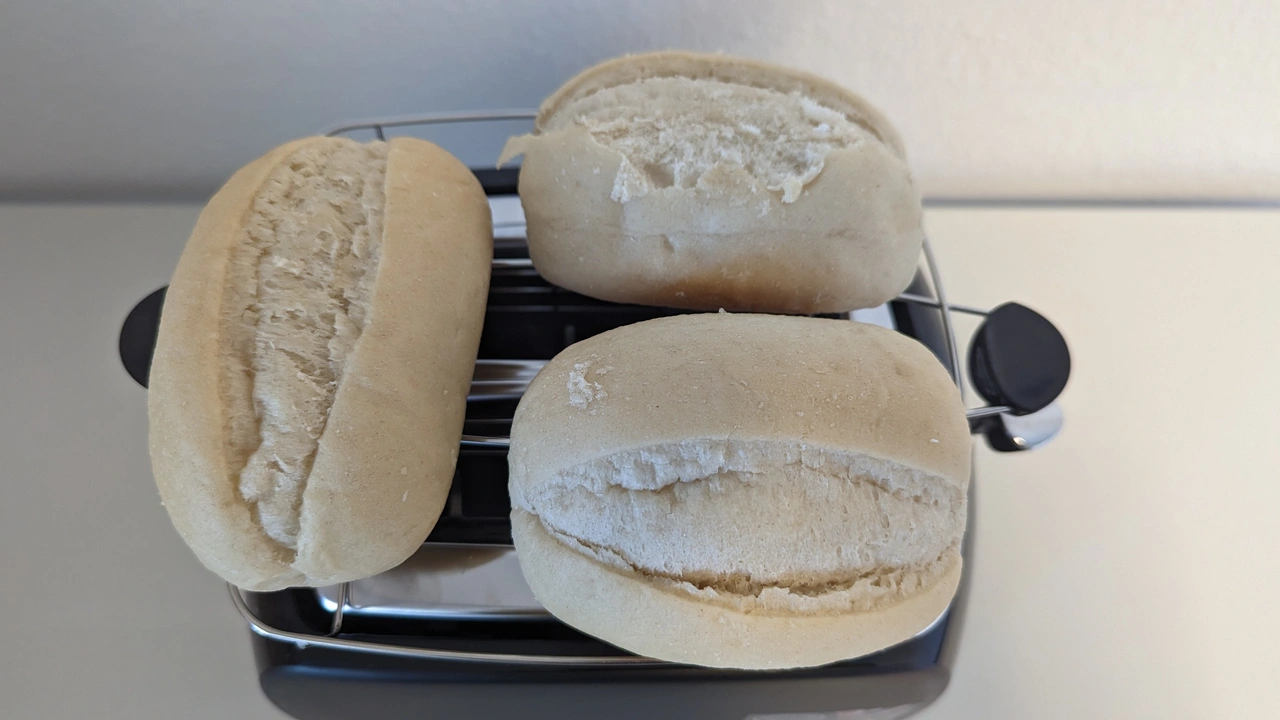 Das Brötchenrost des Russell Hobbs Toaster Textures+ in der Draufsicht. (Foto: Testsieger.de)