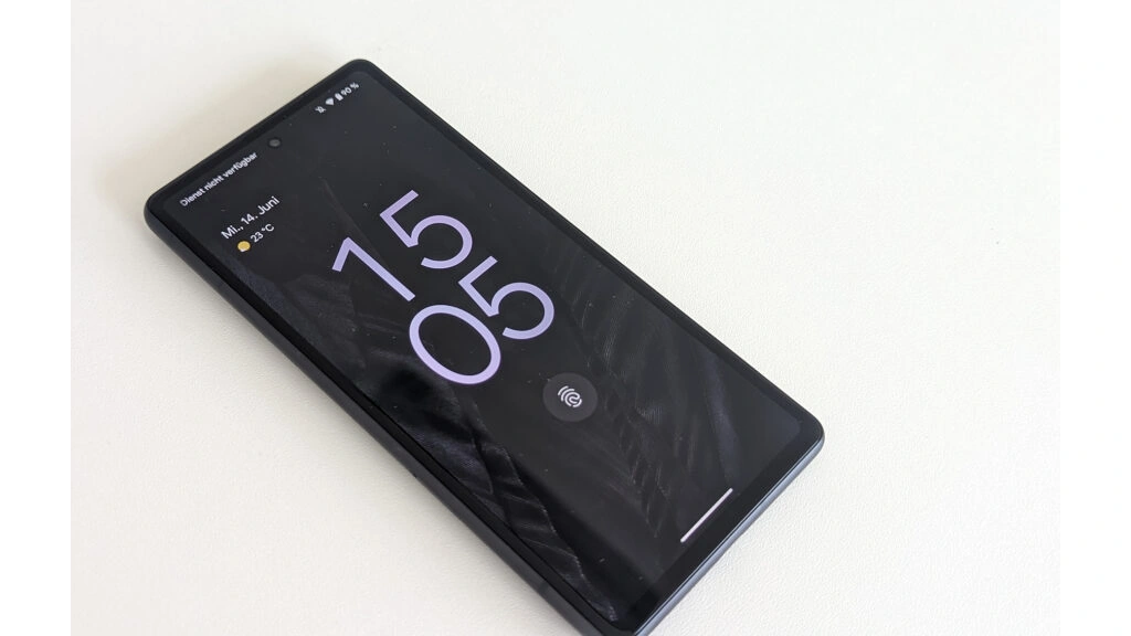 Google Pixel 7a Gesamtansicht Vorderseite mit aktiviertem Lock-Screen