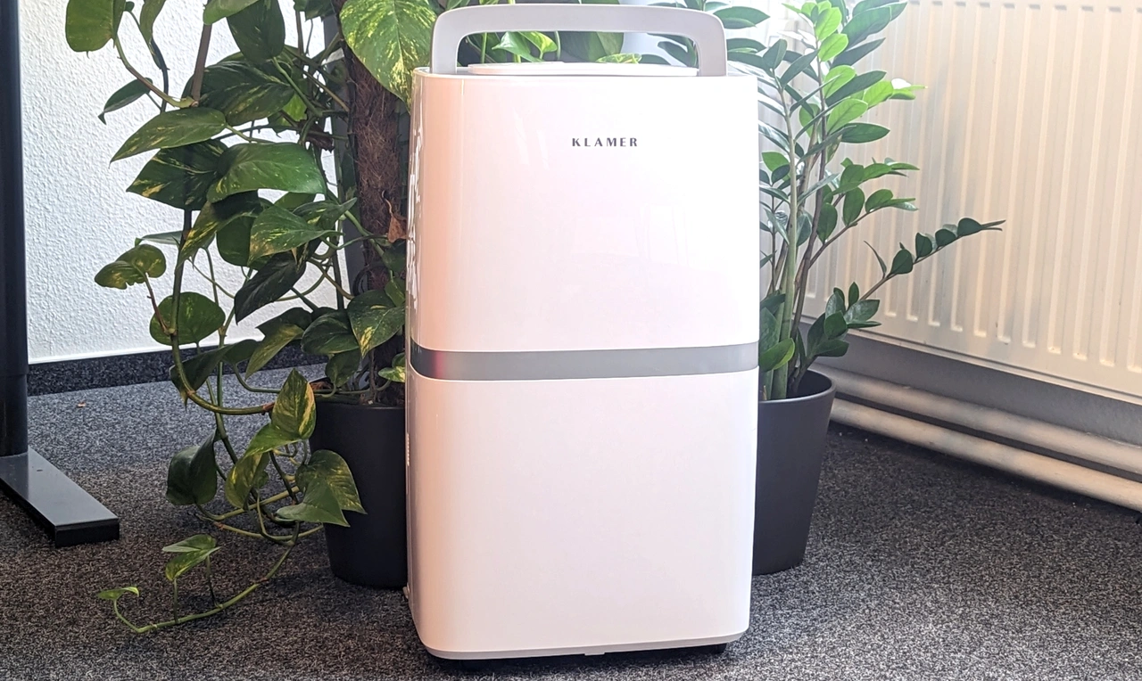 Gesamtansicht des KLAMER Luftentfeuchter 25L (Foto: Testsieger.de)