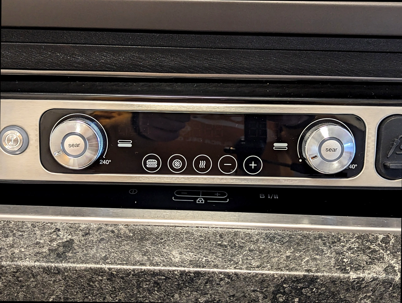Nahaufnahme des Displays sowie der Bedieneinheit des Braun Multigrill 9 Pro CG 9167
