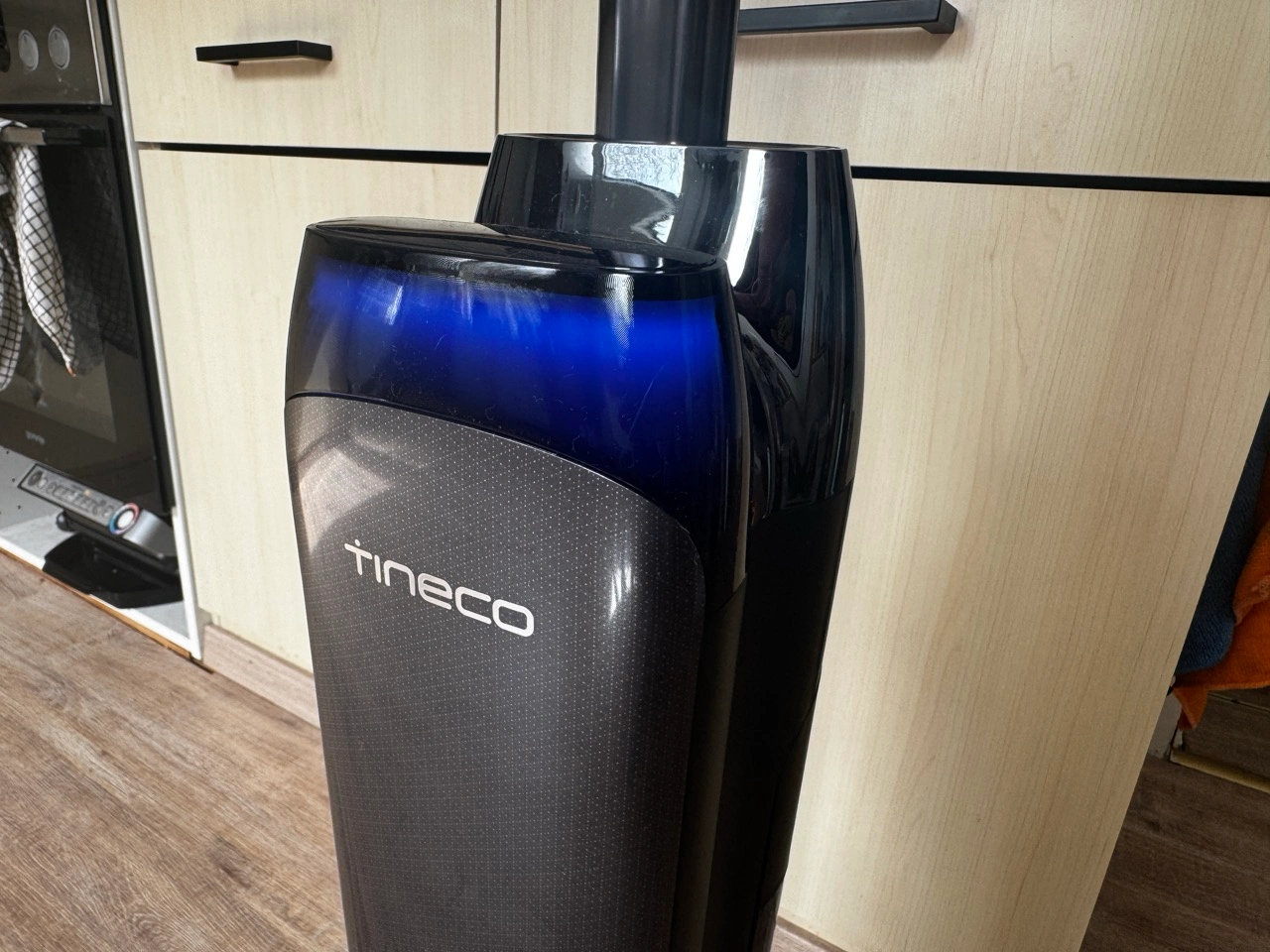 Tineco Floor One S9 Artist Steam Pro: Gehäusedetail am Tank