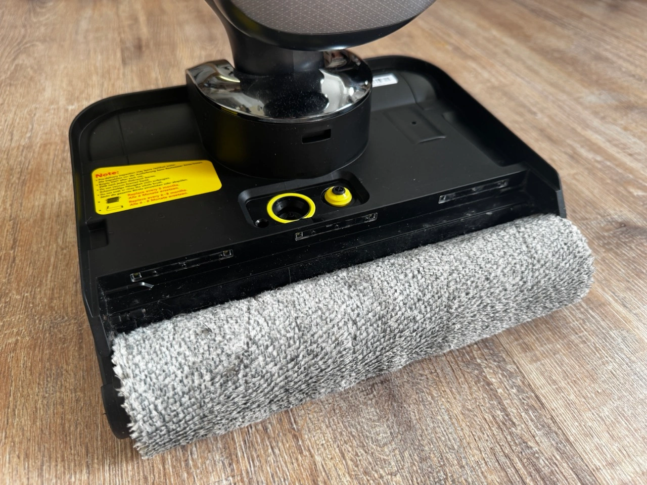 Tineco Floor One S9 Artist Steam Pro: Reinigungswalze am Bodenkopf