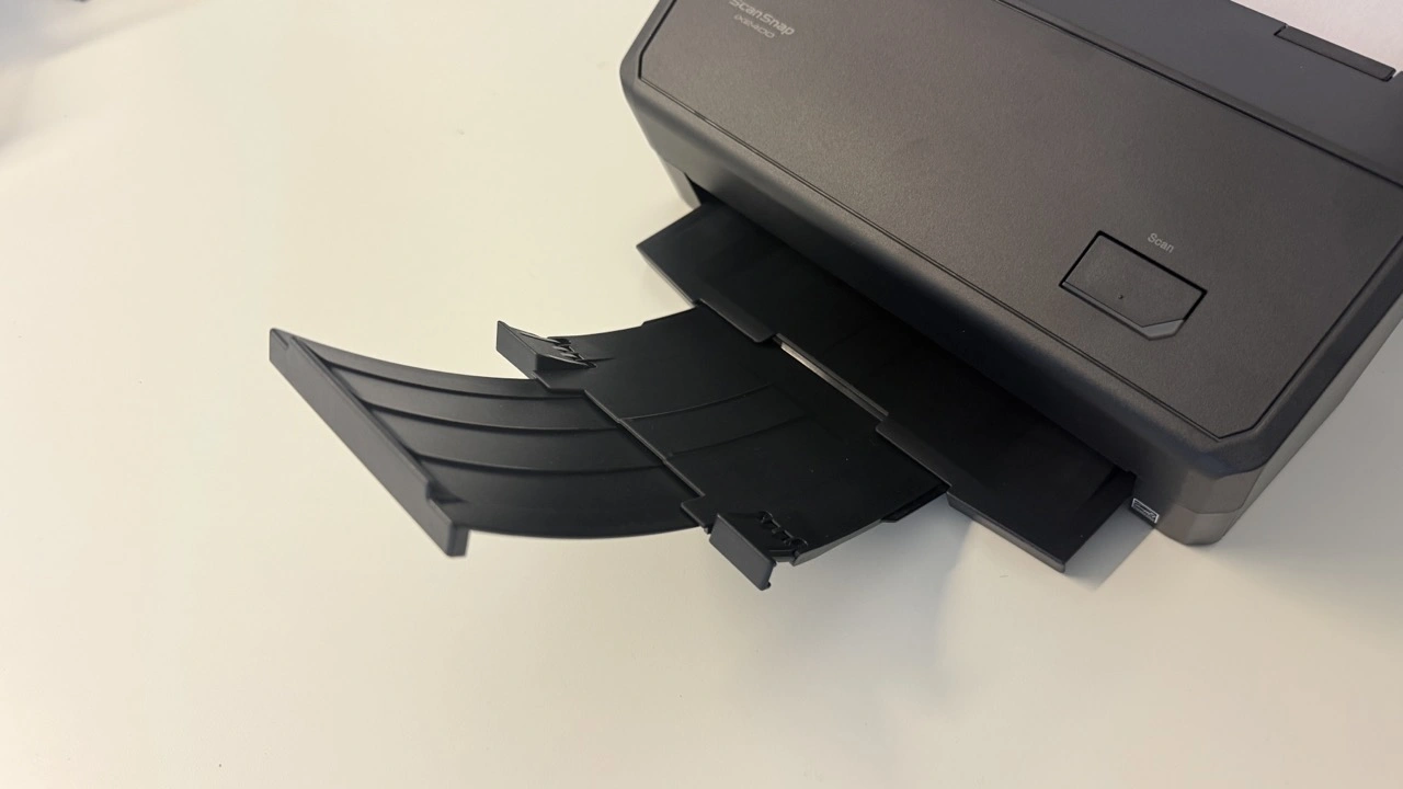 Ricoh ScanSnap iX2400: Ausgabefach für gescannte Seiten