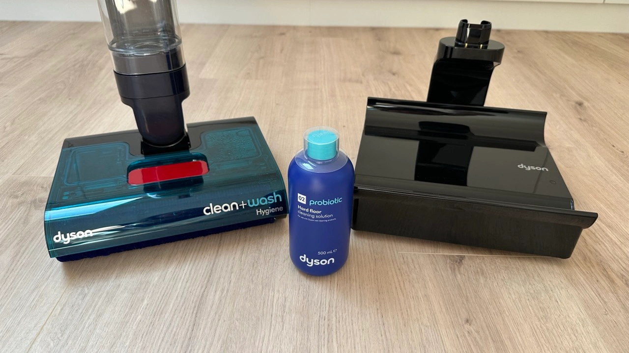 Dyson Clean+Wash Hygiene: Lieferumfang mit Station und Reinigungslösung