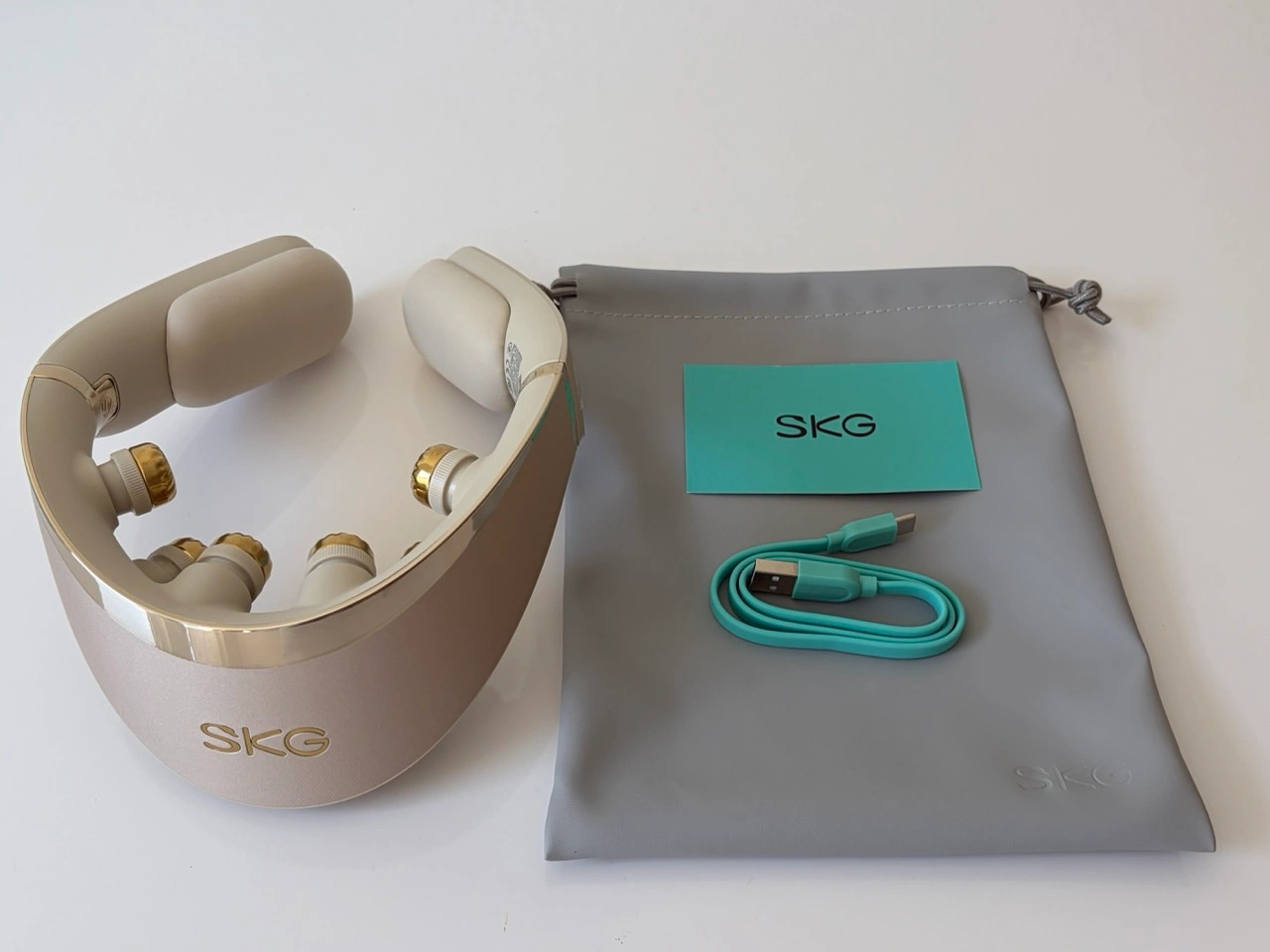 SKG G7 PRO-FOLD: Lieferumfang mit Tasche und Ladekabel