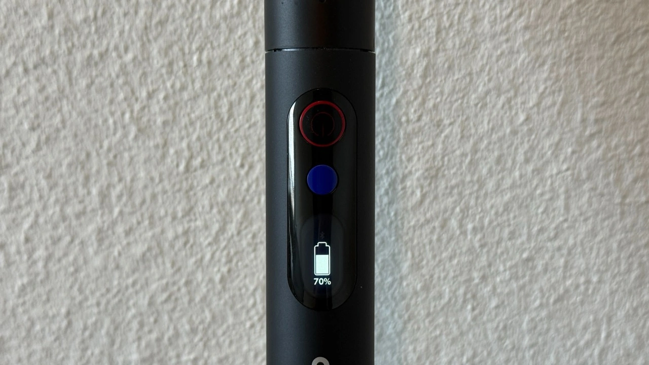 Dyson PencilVac Fluffycones: Display mit Akkustand