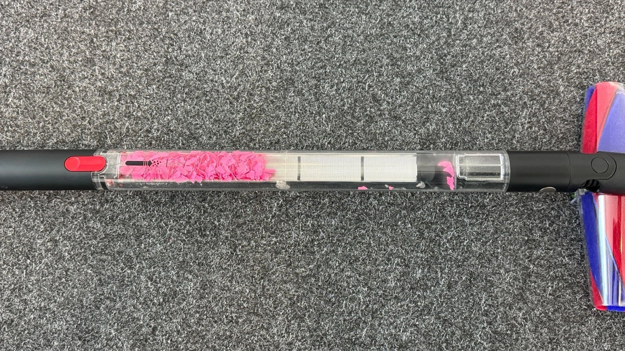 Dyson PencilVac Fluffycones: Staubbehälter mit aufgenommenem Schmutz