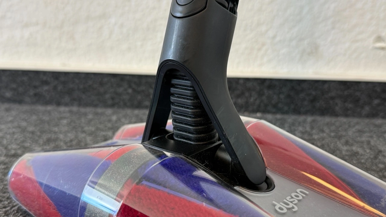 Dyson PencilVac Fluffycones: Gelenk am Saugkopf