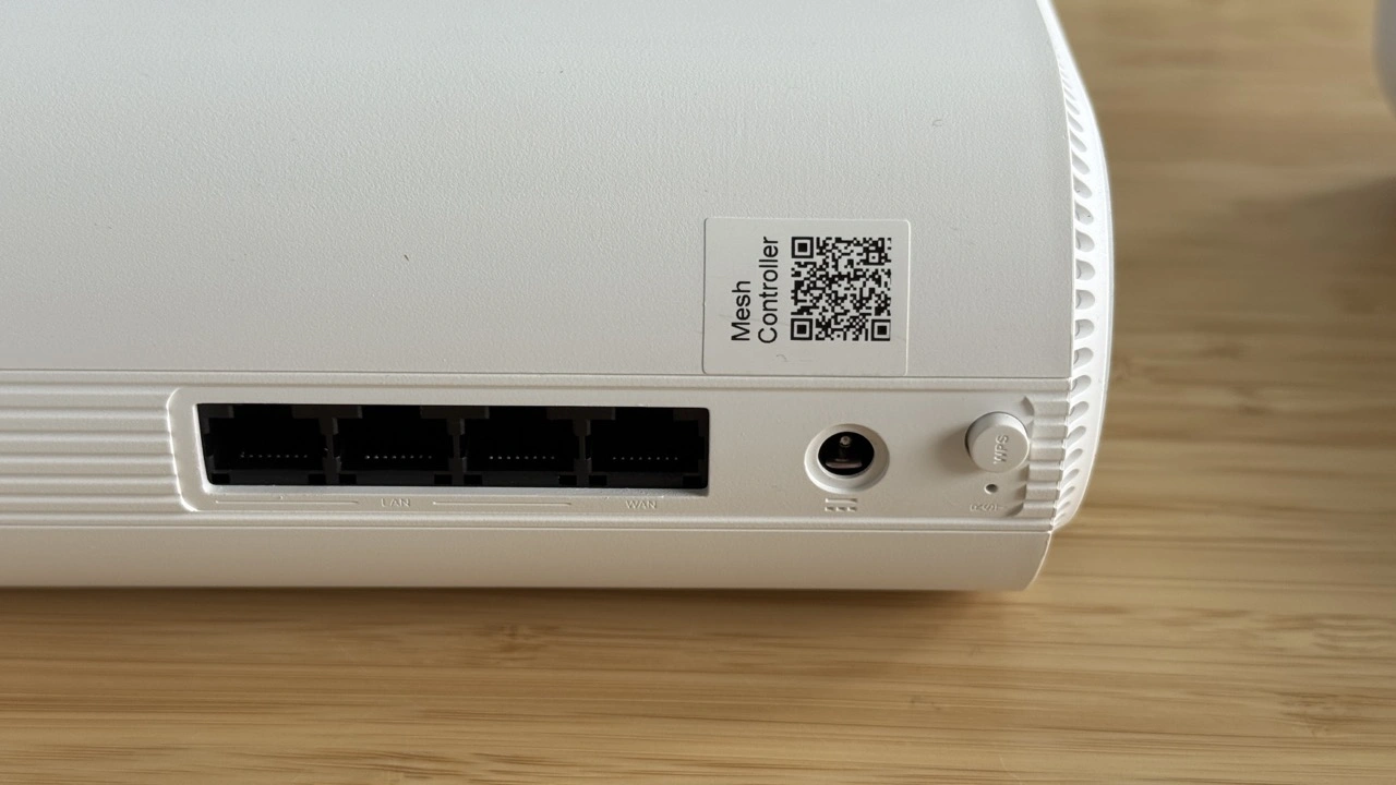 devolo WiFi 7 Mesh BE6500 3-Pack: Ports, Stromanschluss und WPS-Taste