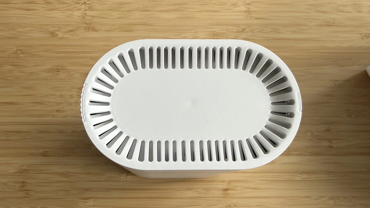 devolo WiFi 7 Mesh BE6500 3-Pack: Oberseite mit Lüftungsöffnungen
