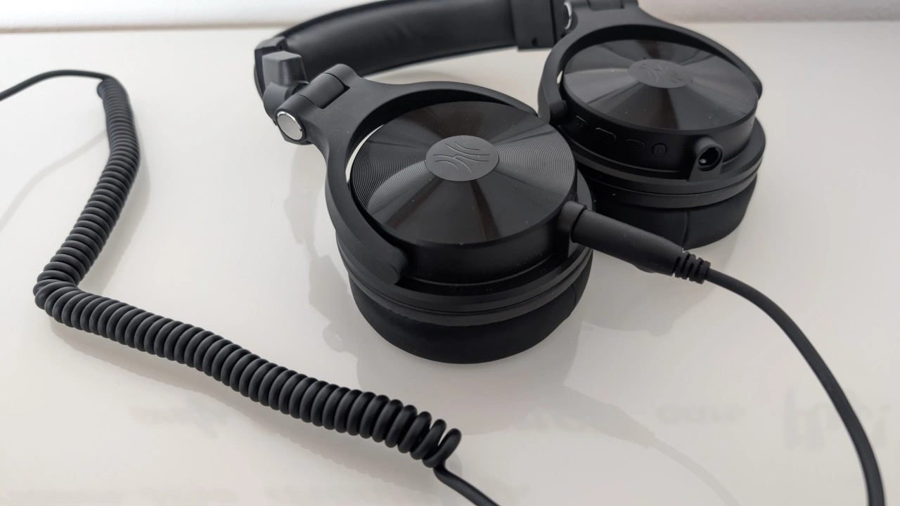 OneOdio Studio Max 1: Spiralkabel am Kopfhörer