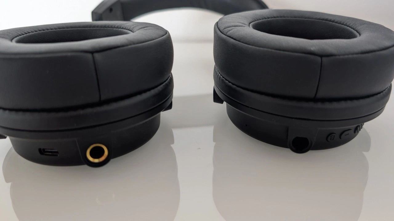 OneOdio Studio Max 1: USB-C- und Klinkenanschlüsse
