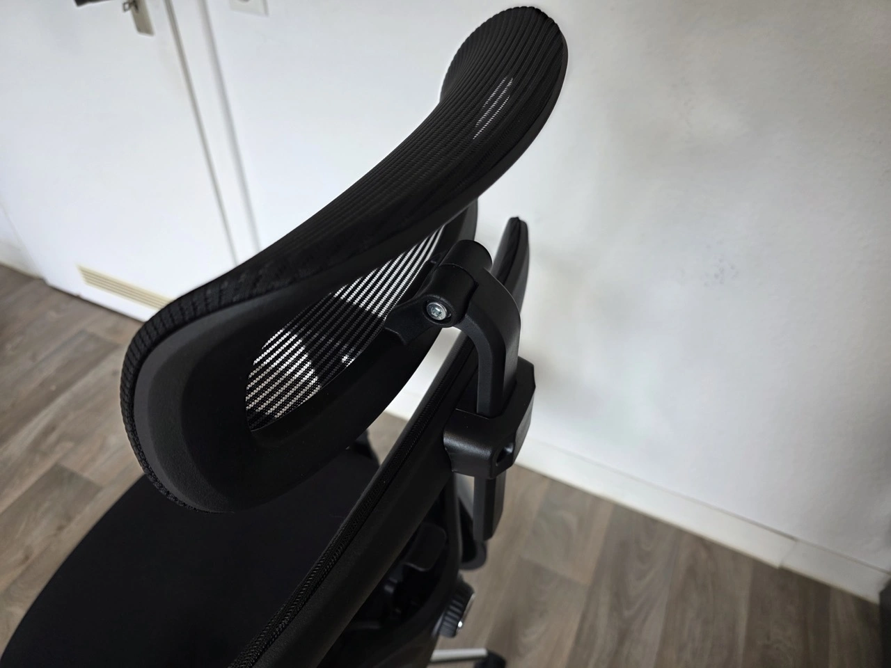 CLOUVOU BrightSeat: Schwarze Sitzfläche mit Stoffbezug