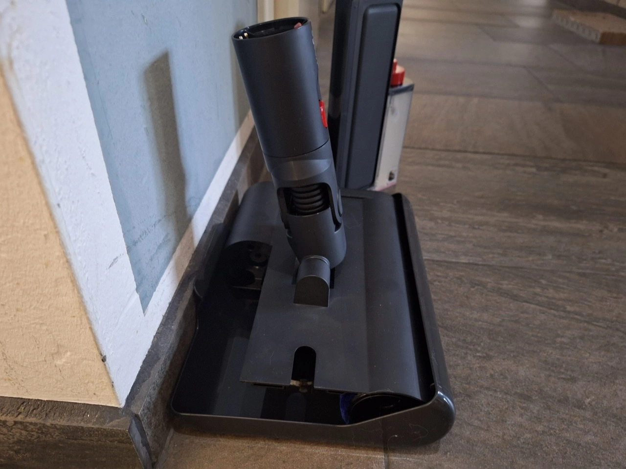 Dyson PencilWash: Reinigungskopf auf der Abtropfschale