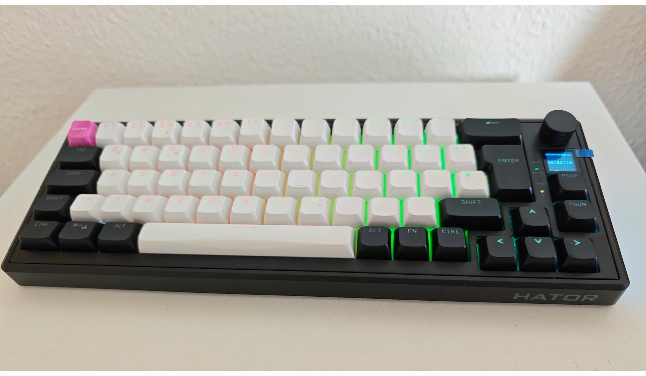 Hator Skyfall 65 MAG Ultima 8K Wireless: beleuchtete Tastatur in Seitenansicht