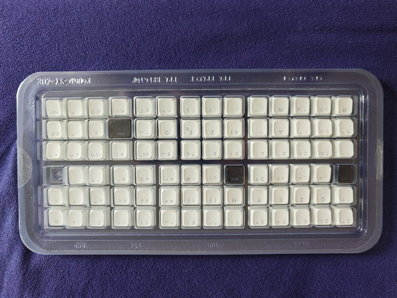 Hator Skyfall 65 MAG Ultima 8K Wireless: Ersatz-Keycaps im Kunststofftray