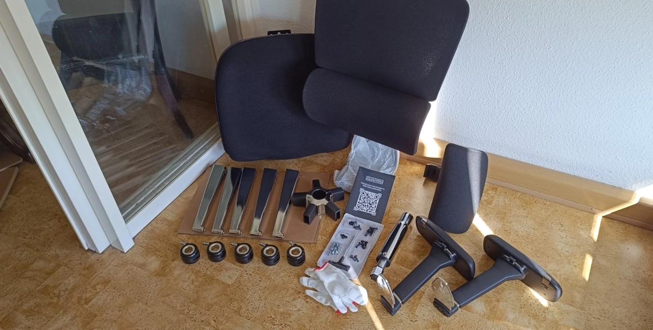 Clouvou MasterSeat: Lieferumfang mit Einzelteilen und Werkzeug