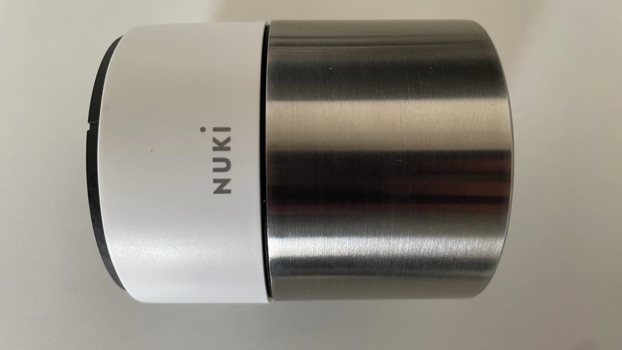 NUKI Smart Lock Pro (5. Generation): Metallgehäuse in Nahaufnahme