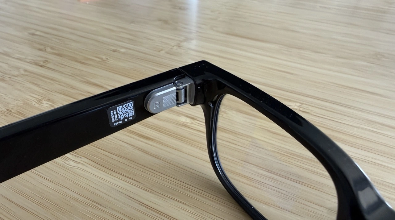 Rokid Glasses: Scharnier und Nasenpad-Aufnahme