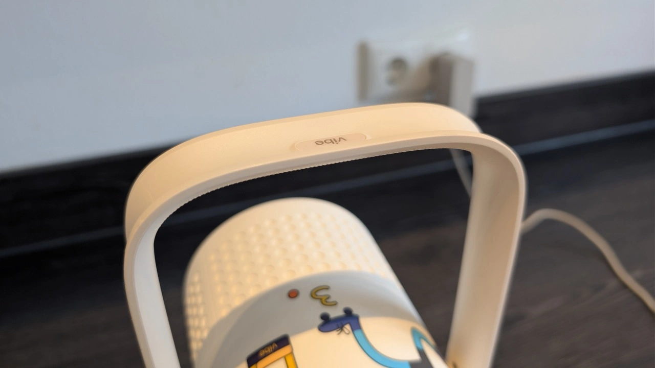 XGIMI Vibe One: Tragegriff mit Vibe-Logo