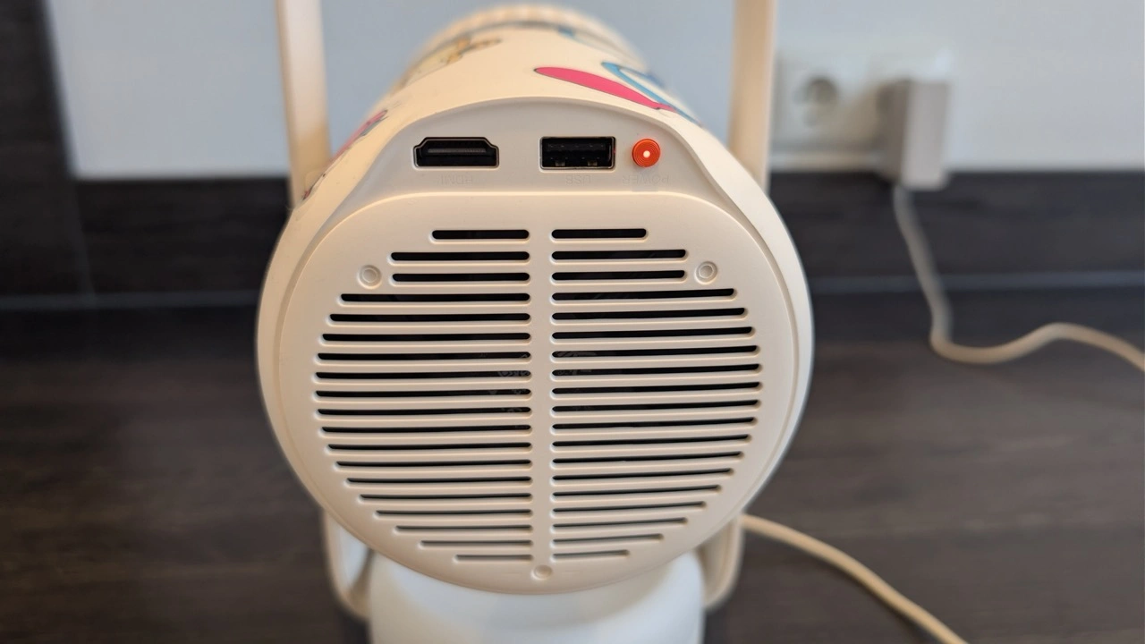 XGIMI Vibe One: Anschlüsse und Lüftungsgitter