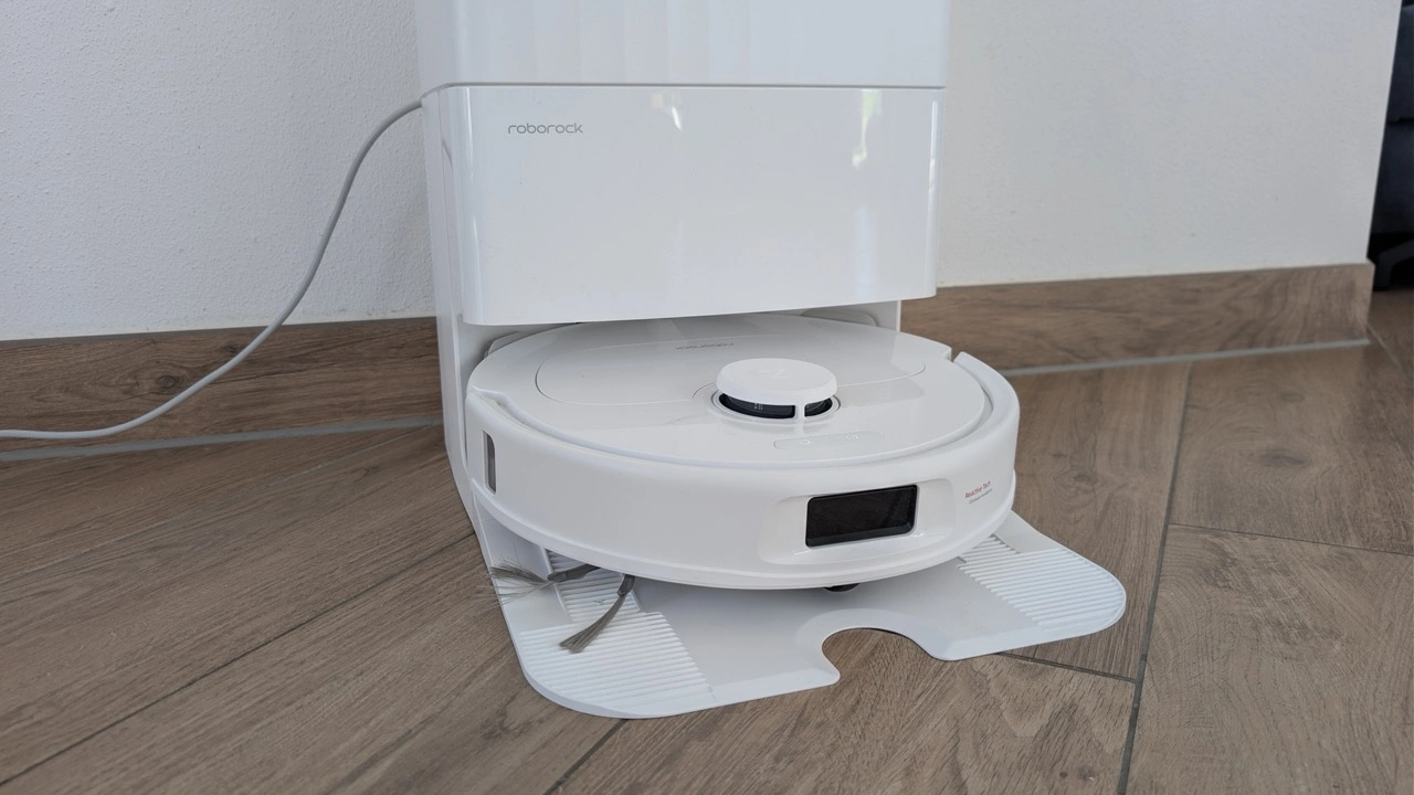 Roborock Qrevo S Pro: Saugroboter in der Multifunktionsstation
