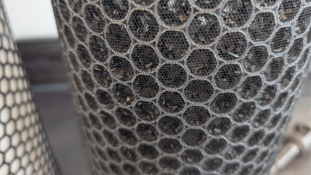 Dyson HushJet Purifier Compact: Aktivkohlefilter aus der Nähe