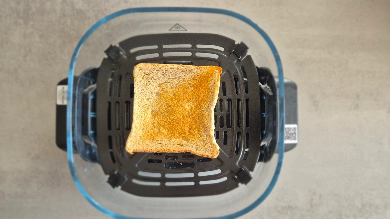 Ninja CRISPi PRO XL: Toasttest im Glasbehälter