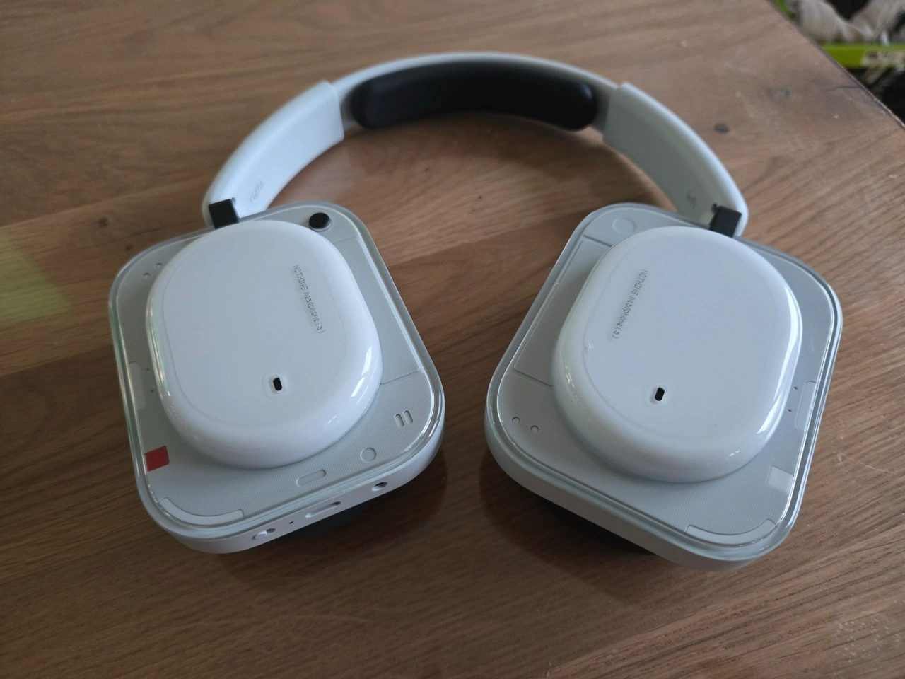 Nothing Headphone (a): Over-Ear-Kopfhörer mit teiltransparentem Design