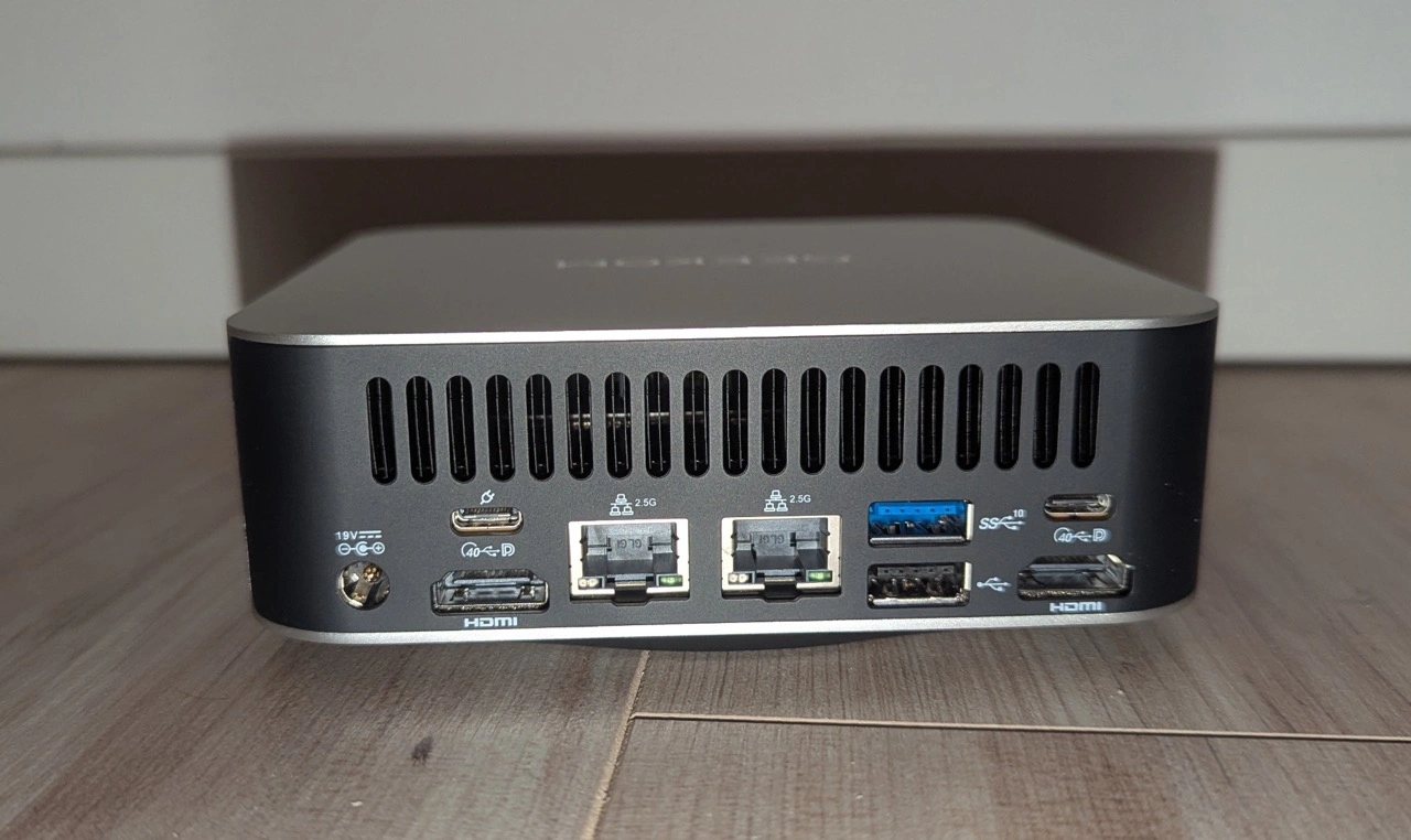 GEEKOM AI Mini PC A9 Max AMD Ryzen AI 9 HX 470: Rückseite mit HDMI, USB-C und LAN