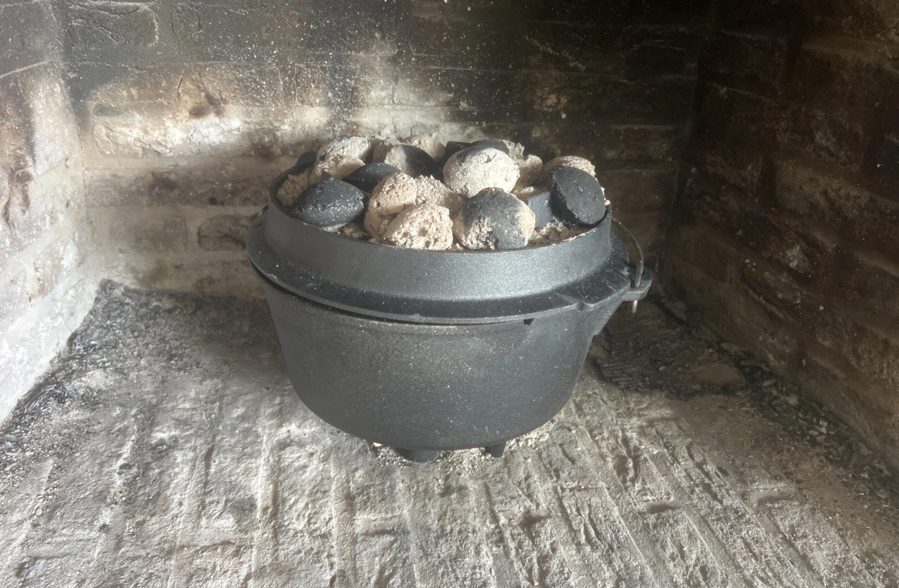 GUSSKÖNIG Dutch Oven 7L: Einsatz im offenen Kamin