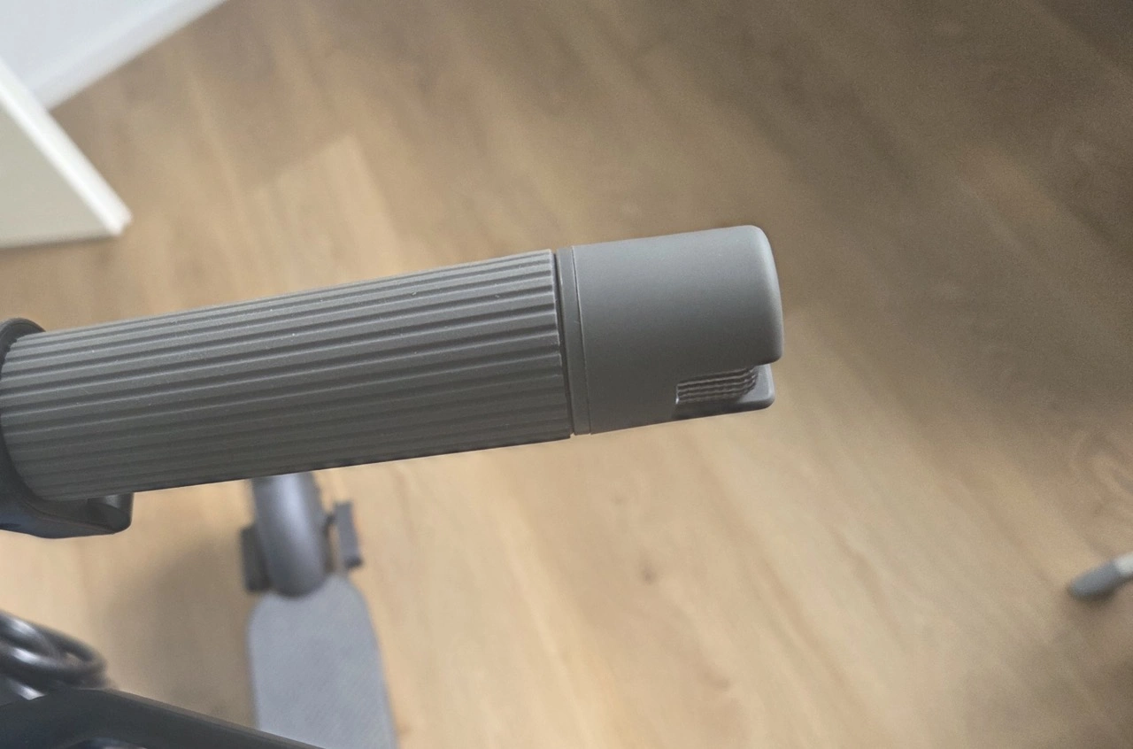 Xiaomi E-Scooter 5: Daumengas am rechten Griff