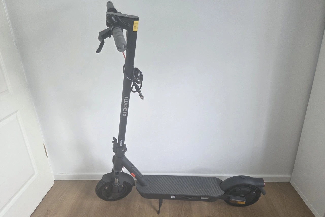 Xiaomi E-Scooter 5: aufgestellt in Seitenansicht