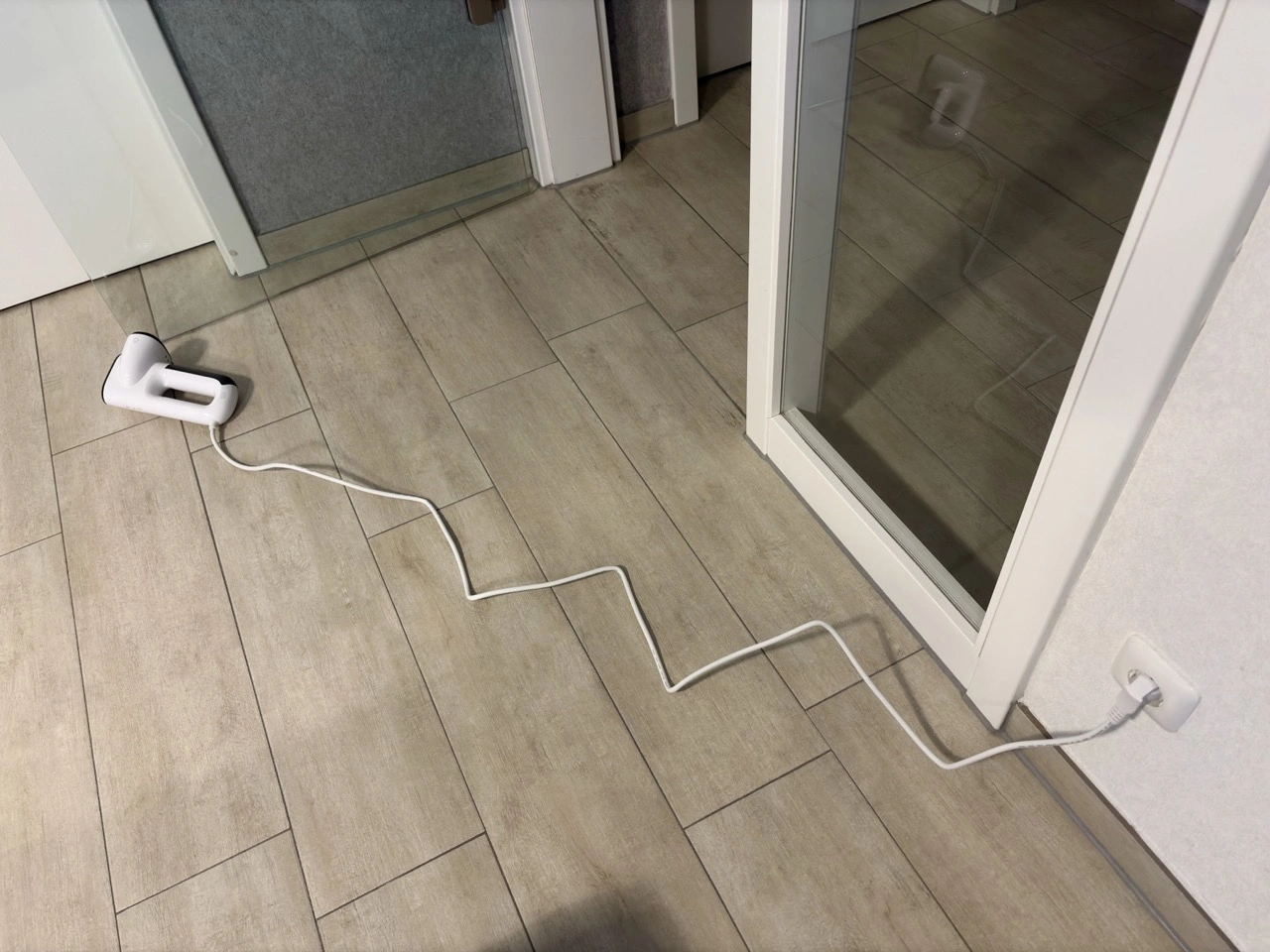 Neakasa Magic 1: Dampfglätter am langen Netzkabel
