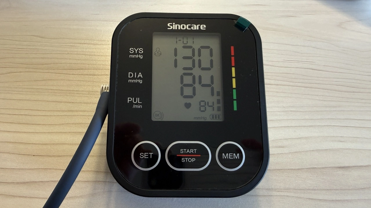 Sinocare ARM-30E+: Display mit Blutdruckwerten