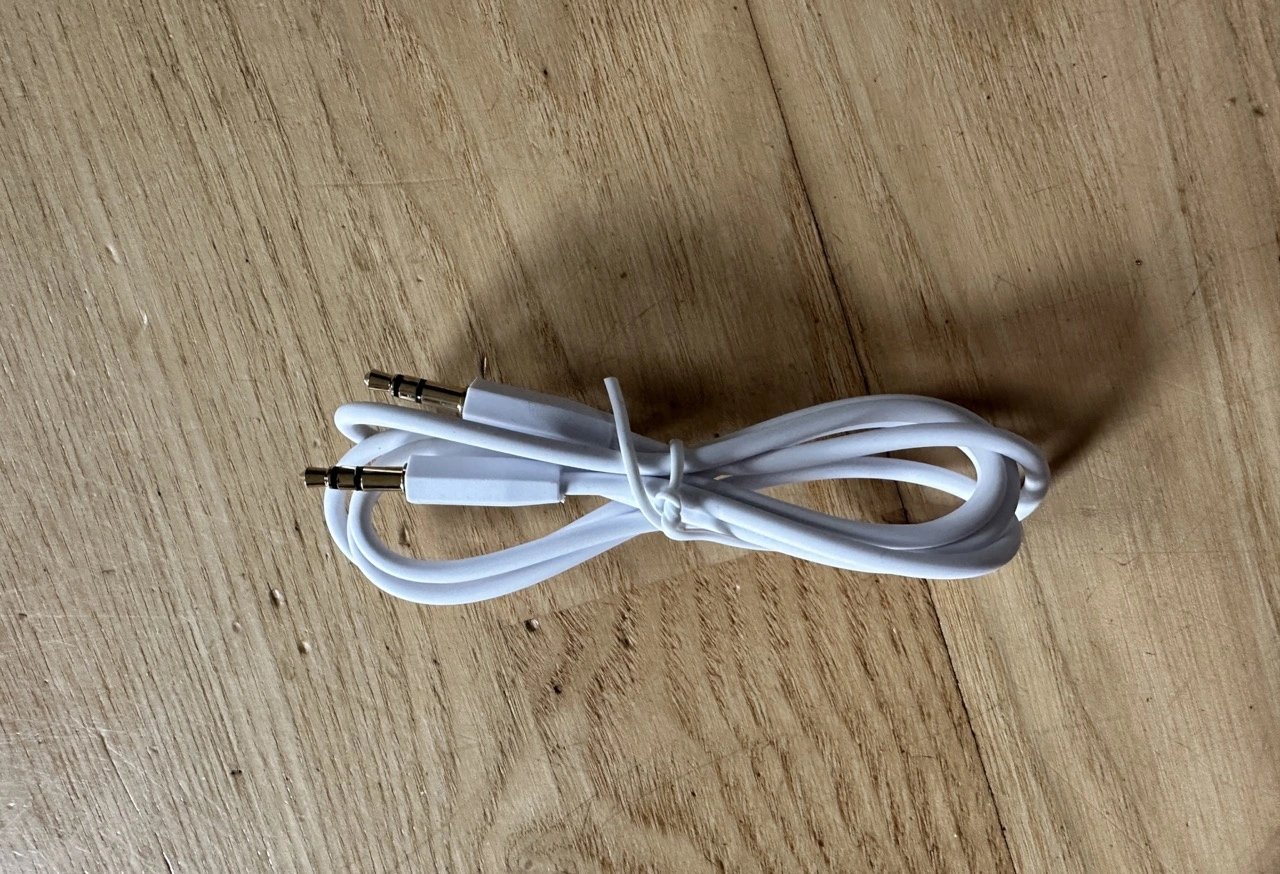 iClever BTH20: 3,5-Millimeter-Audiokabel im Lieferumfang