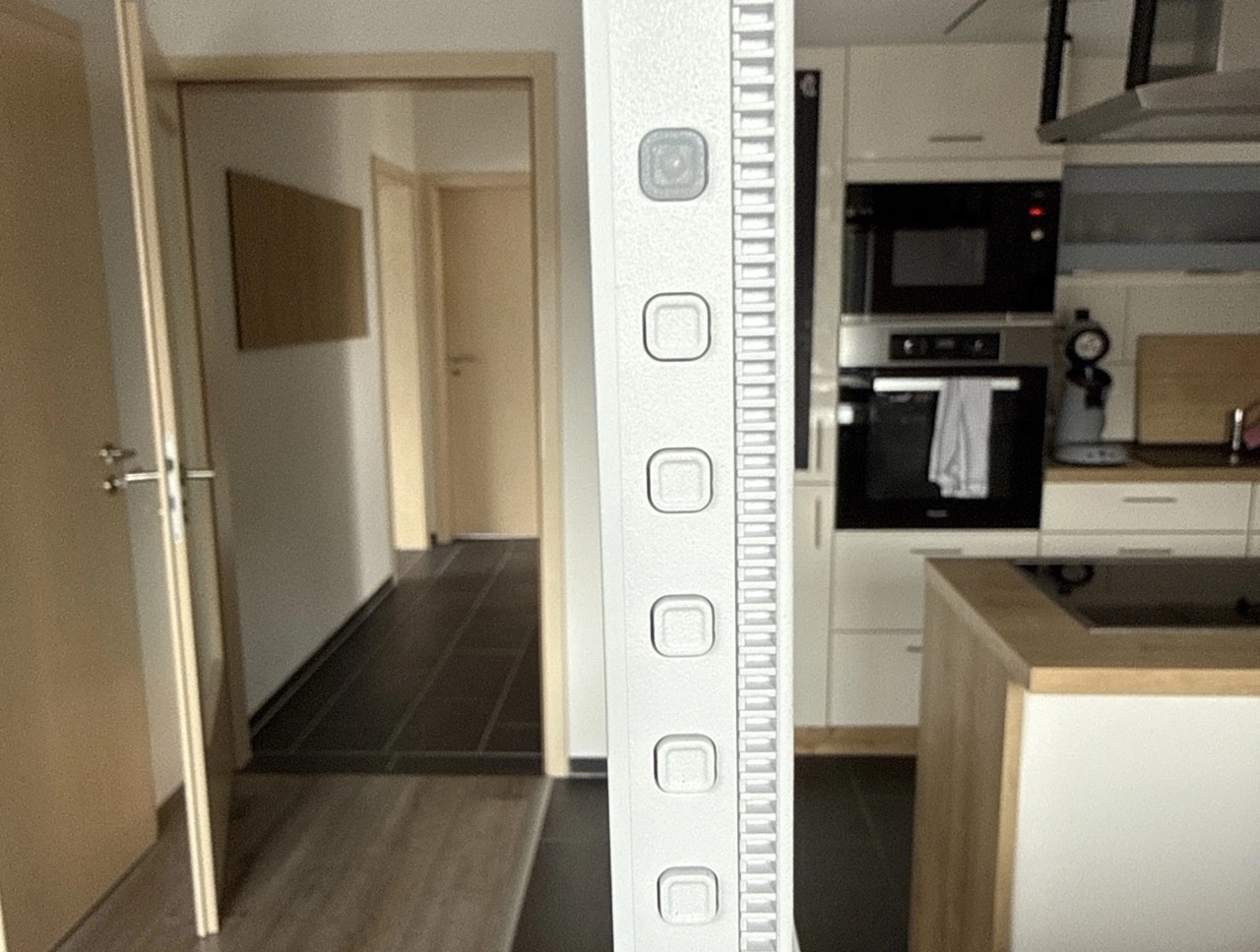 ViewSonic VP2766-2K: Bedientasten an der Gehäuseseite