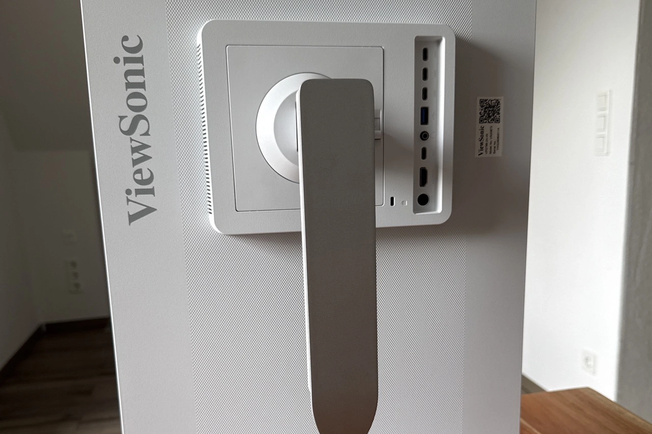 ViewSonic VP2766-2K: Rückseite mit ViewSonic-Logo und Standfuß