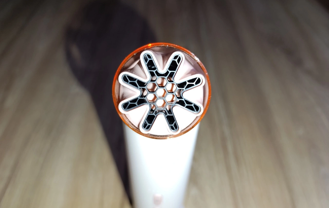 Dyson HushJet Mini Cool: HushJet-Düse mit Schutznetz