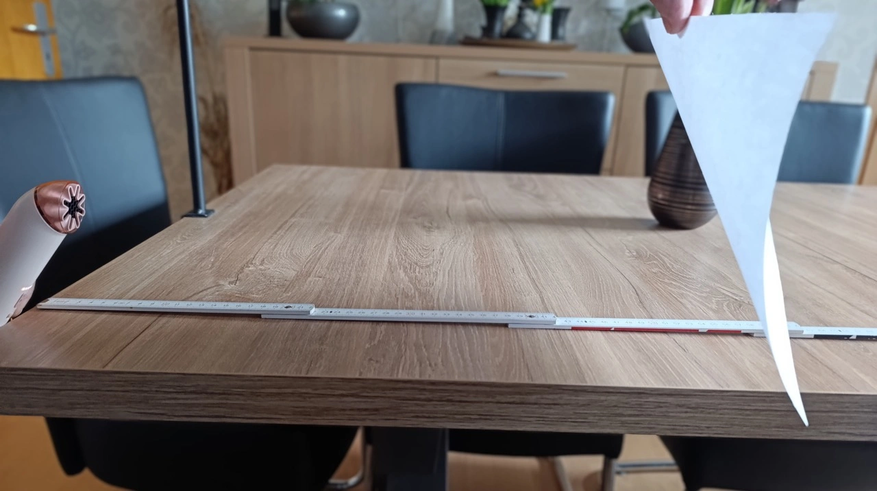 Dyson HushJet Mini Cool: Luftstromtest mit DIN-A4-Blatt