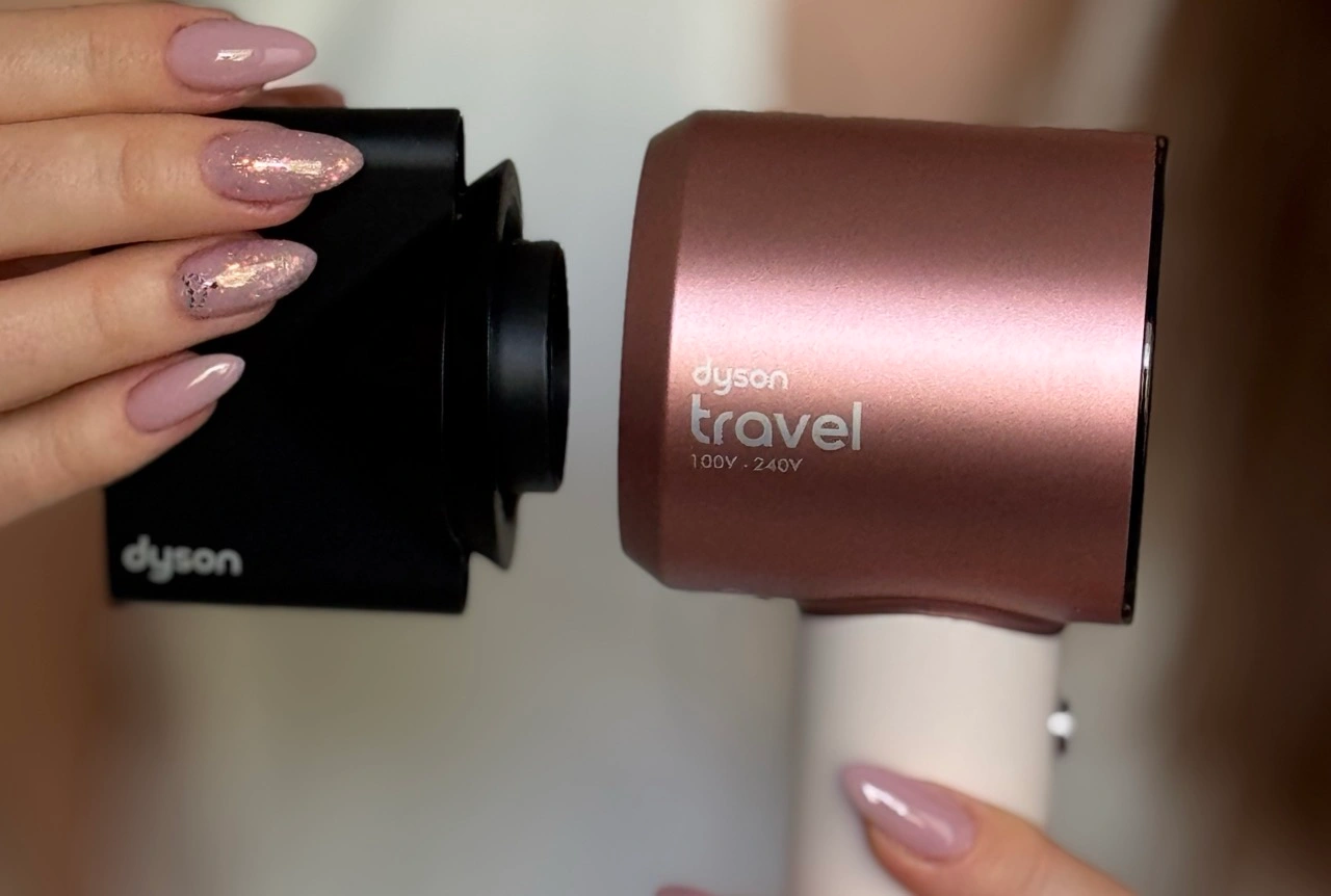 Dyson Supersonic Travel: magnetische Styling-Düse