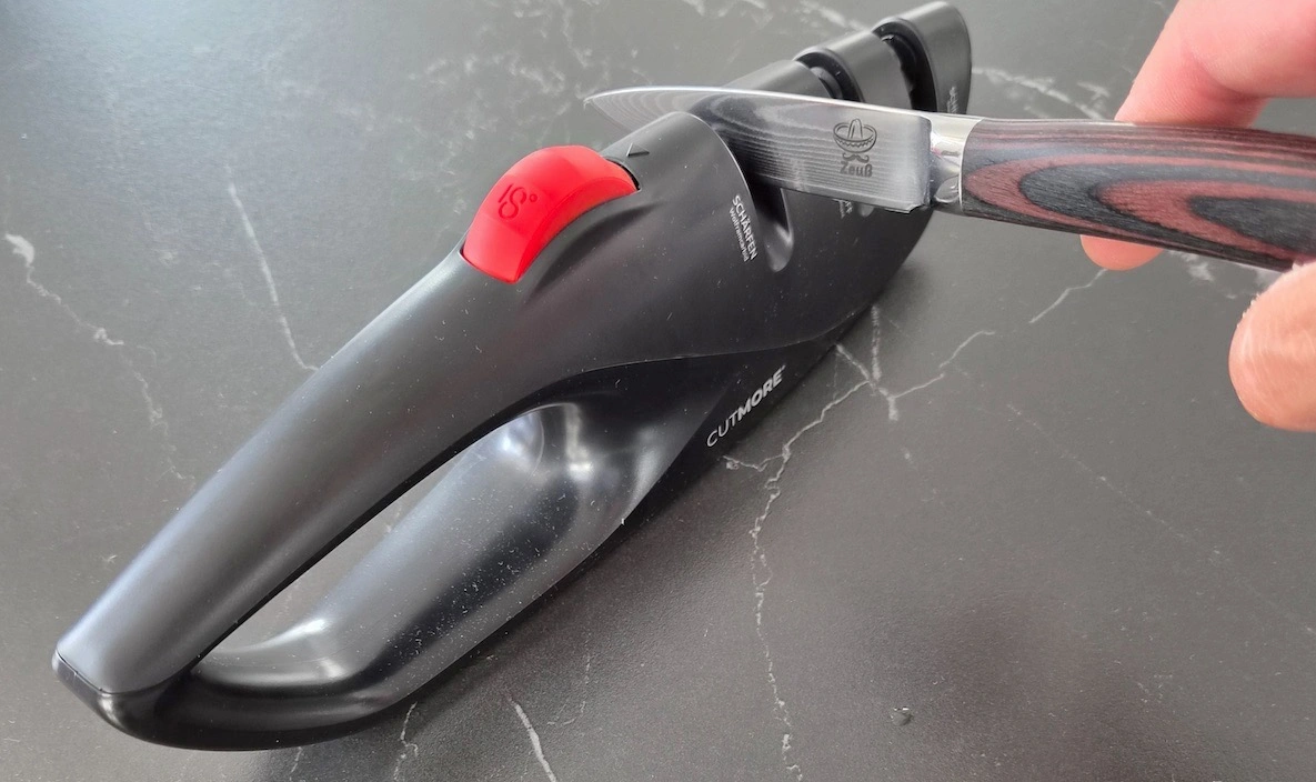 CUTMORE ProSharp: kleines Messer im Schärfer