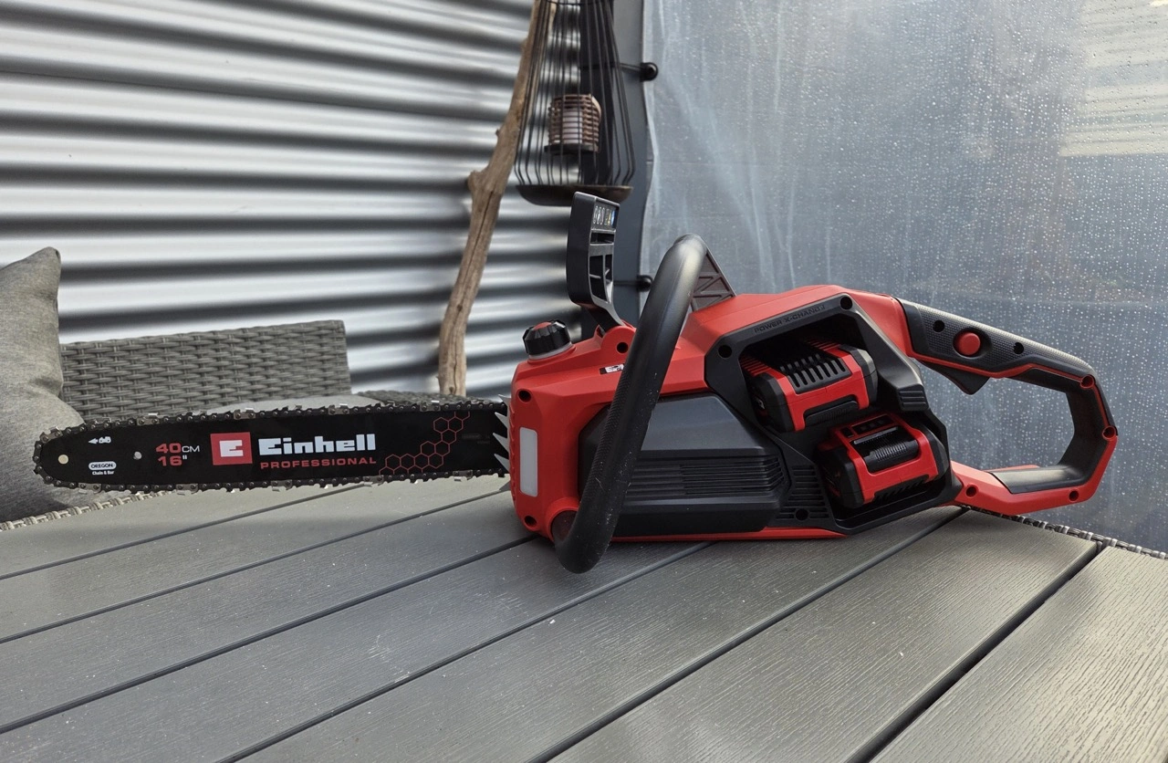 Einhell GP-LC 36/40 Li BL: Akku-Kettensäge in Seitenansicht