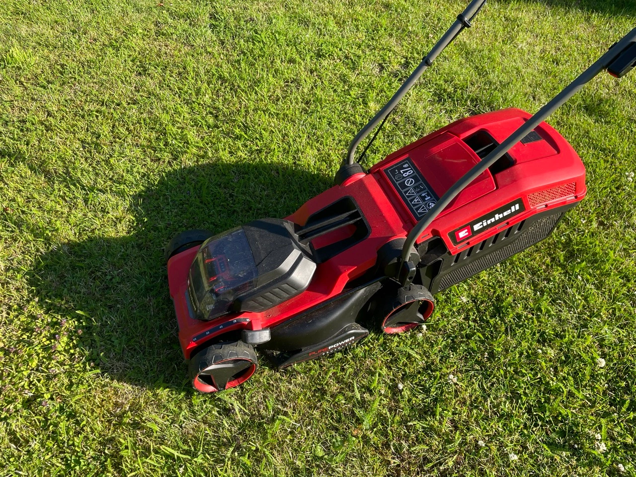 Einhell GE-CM 18/32 Li-Solo: Oberseite mit Schnitthöhenverstellung