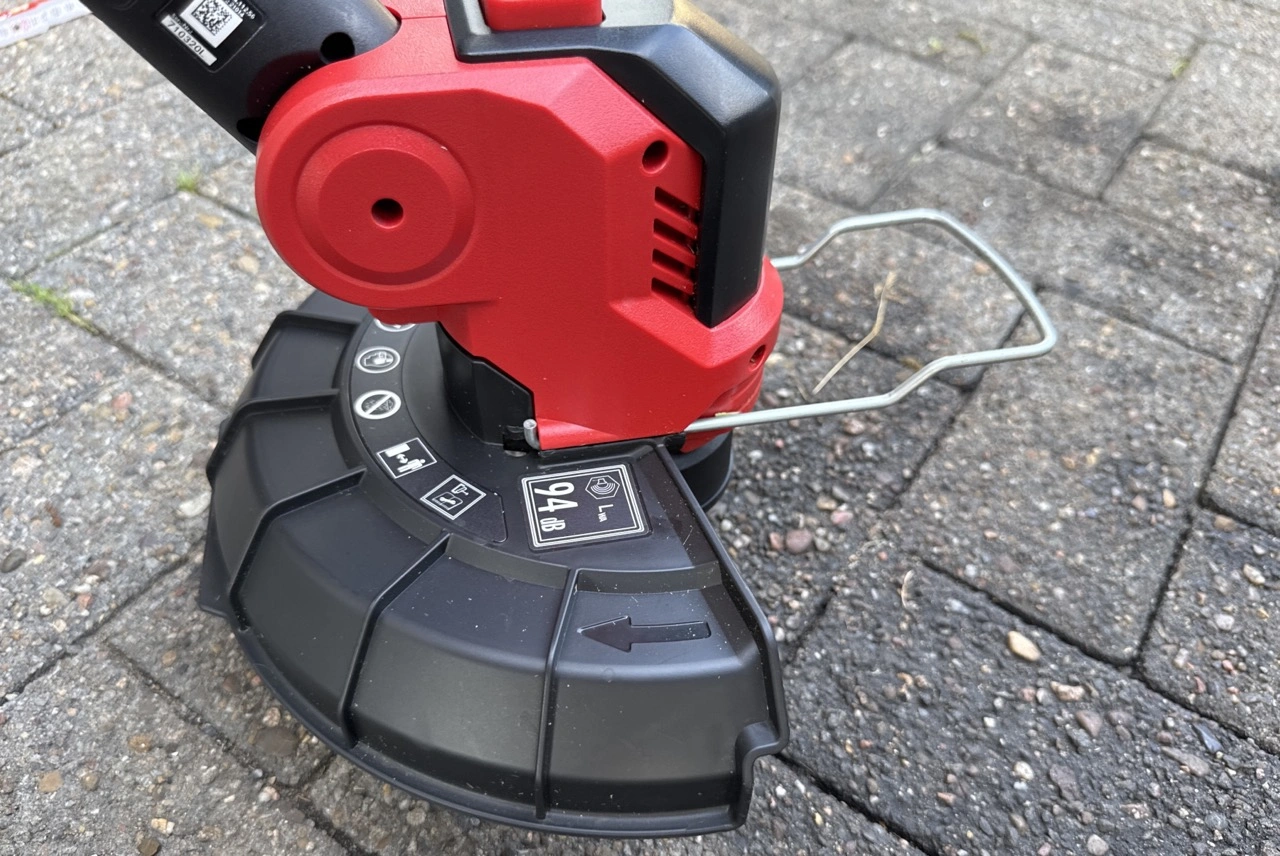Einhell Akku-Rasentrimmer GE-CT 18/25-1 Li-Solo: Schutzhaube mit Flowerguard