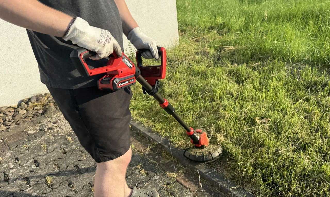 Einhell Akku-Rasentrimmer GE-CT 18/25-1 Li-Solo: Einsatz an der Rasenkante