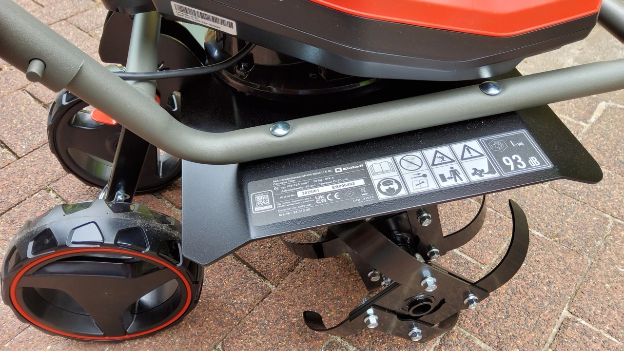 Einhell GP-CR 36/45 Li E BL-Solo: Messerbereich und Messerschutzblech