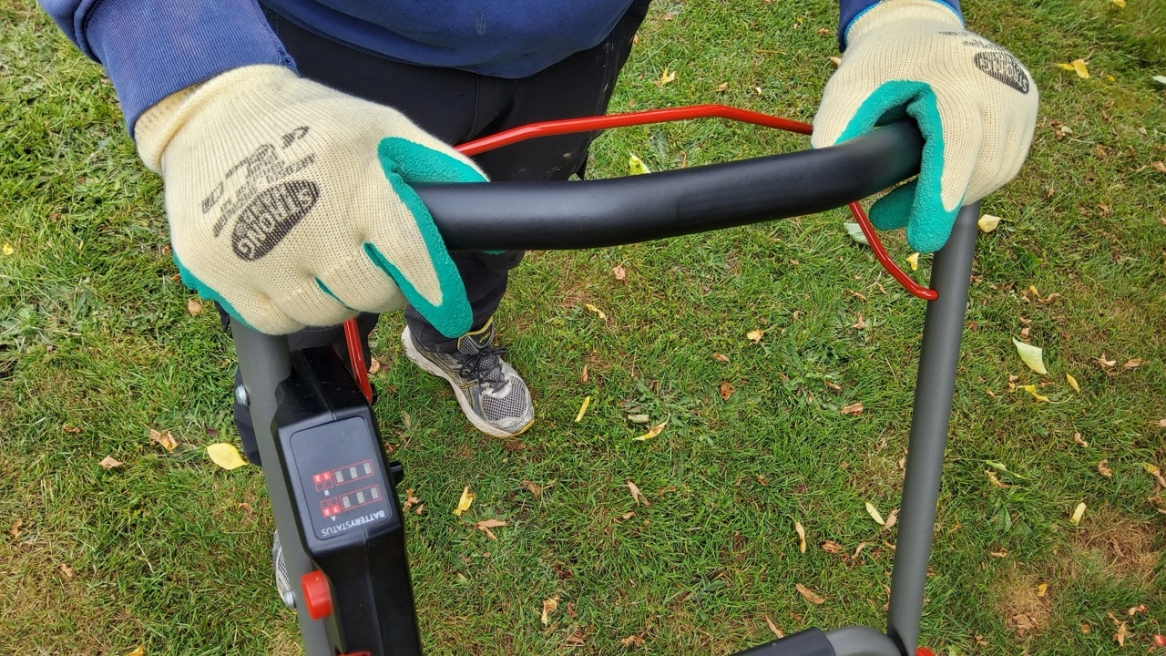 Einhell GP-CR 36/45 Li E BL-Solo: Führungsholm mit Sicherheitsschalter